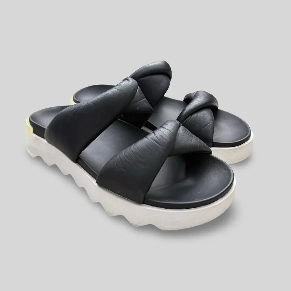 Sorel Vibe Twist Strap Sandals